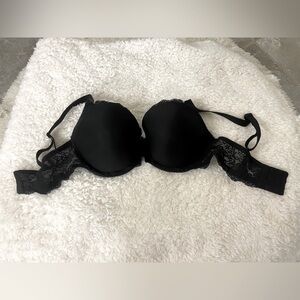Victoria’s Secret black lace lined demi bra (36DD)